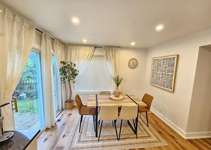Private Nature Retreat King Sleeps 8 * Waukegan