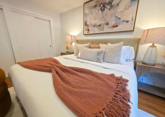 Private Nature Retreat King Sleeps 8 * Waukegan