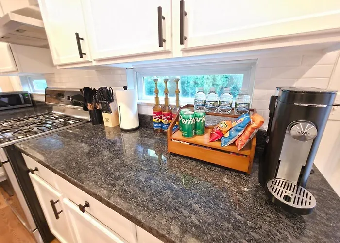 Private Nature Retreat King Sleeps 8 *